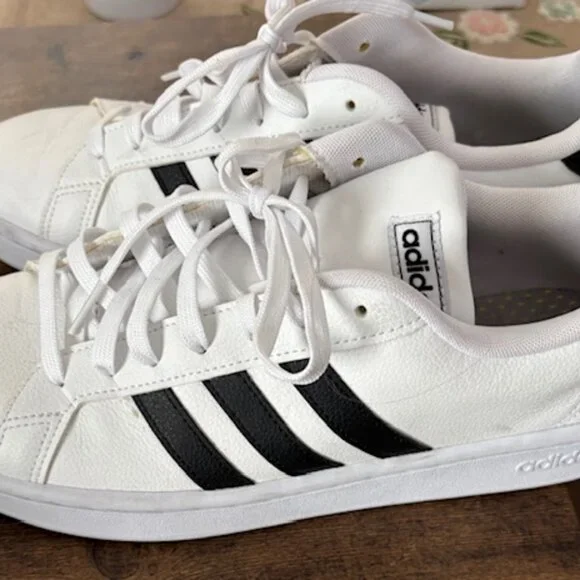 adidas gazelle silver green womens adidas Samba Indoor Shoes, White/Black/Red / 11.5 main image 1